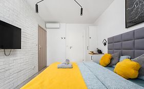 Golden Honey Apartments